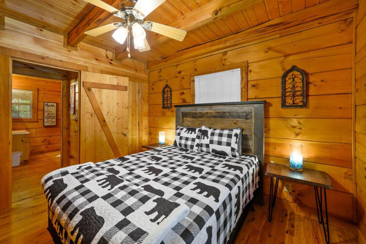 Gypsy Road - Privacy! Log Cabin With Hot Tub, Wifi, Directv And Arcade 세비어빌 외부 사진