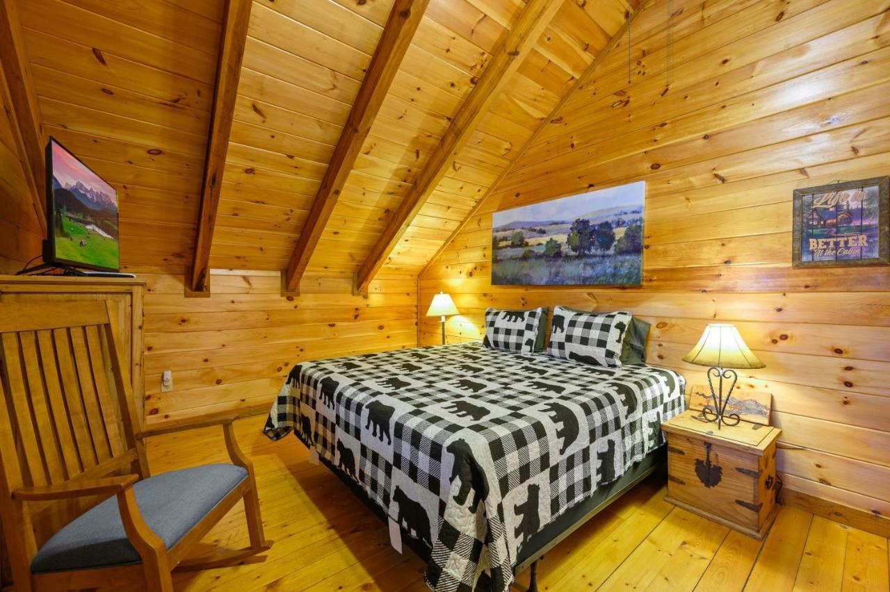 Gypsy Road - Privacy! Log Cabin With Hot Tub, Wifi, Directv And Arcade 세비어빌 외부 사진